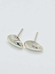 Silver mussel shell studs.